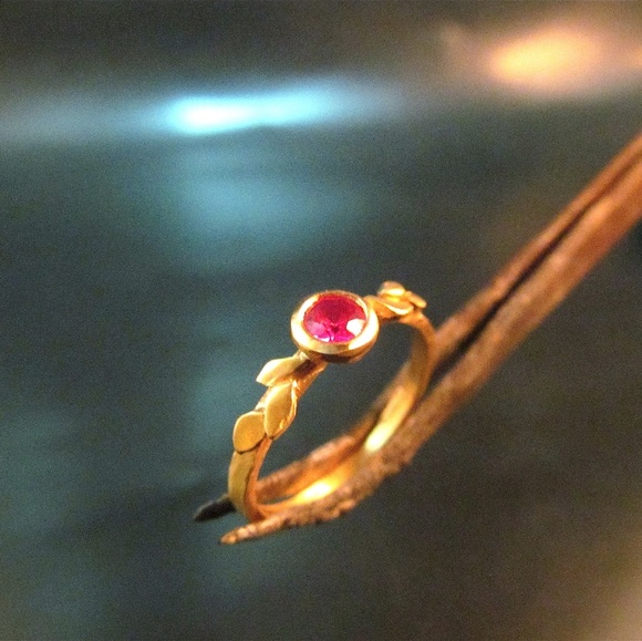 14K yellow solid gold ring set with ruby. handmade - Picture 3 of 8